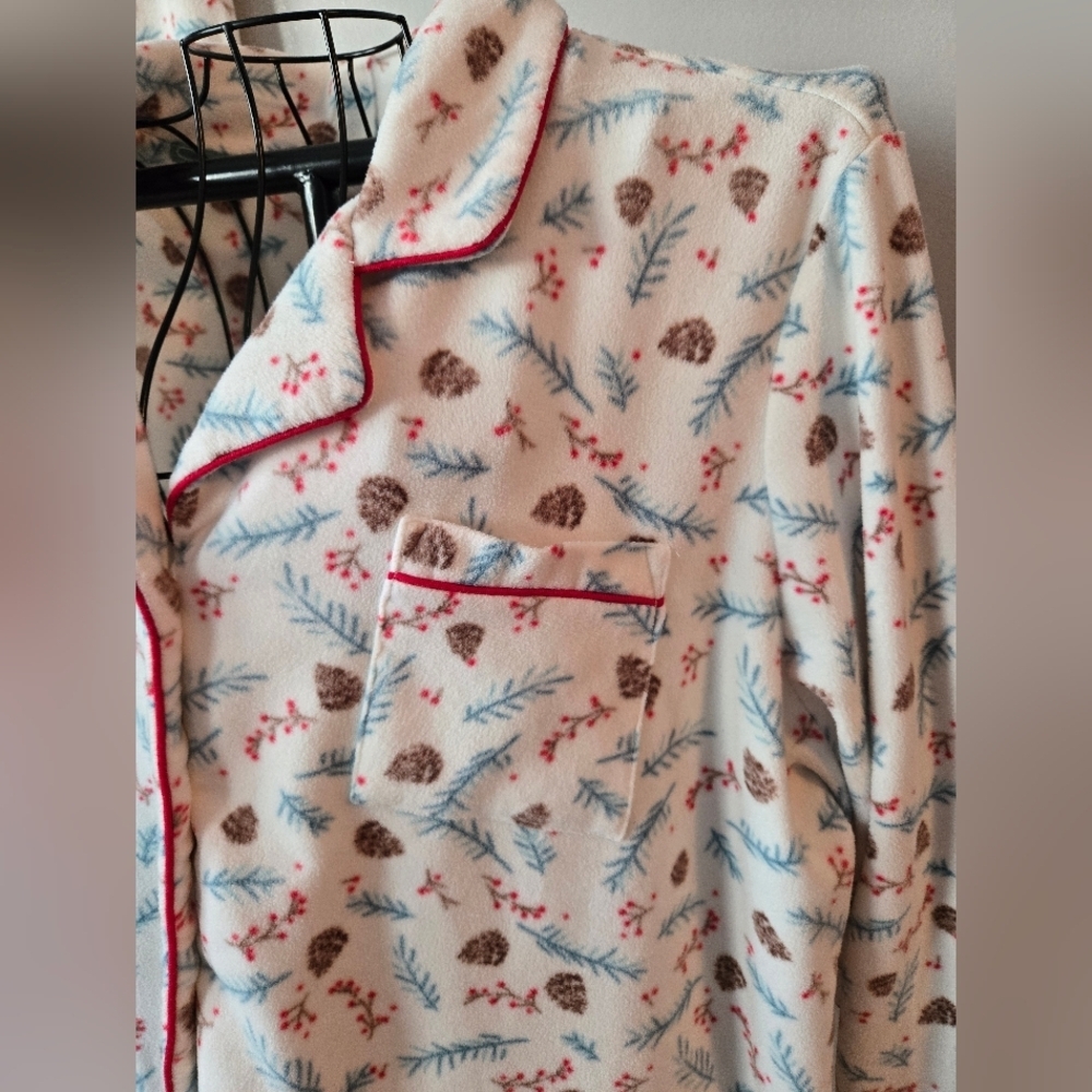 Hanes Fleece Pajama Set with Floral Winter Berry Print Size 3X - Picture 3 of 8